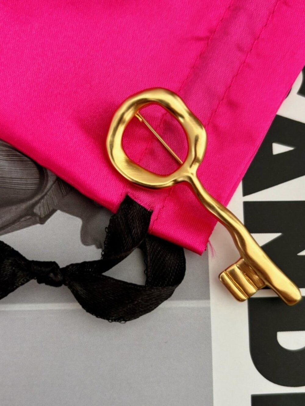 Schiaparelli Key Brooch - Picture 3 of 4